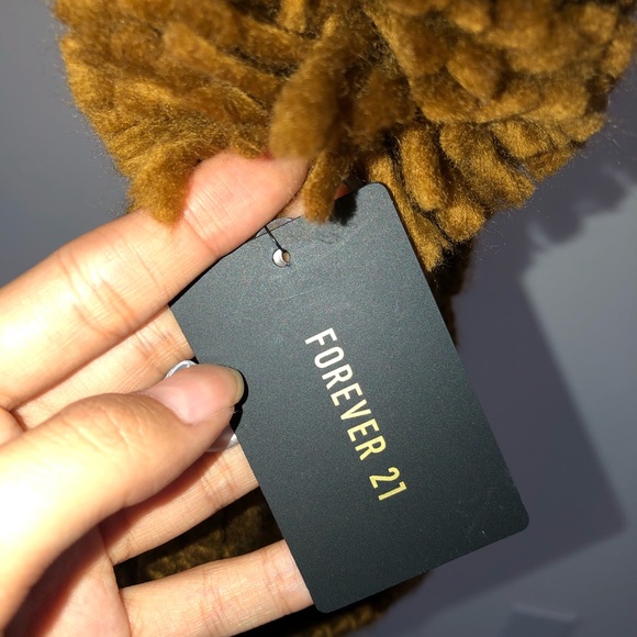 FOREVER21 Pompom Beanie - Picture 2 of 2